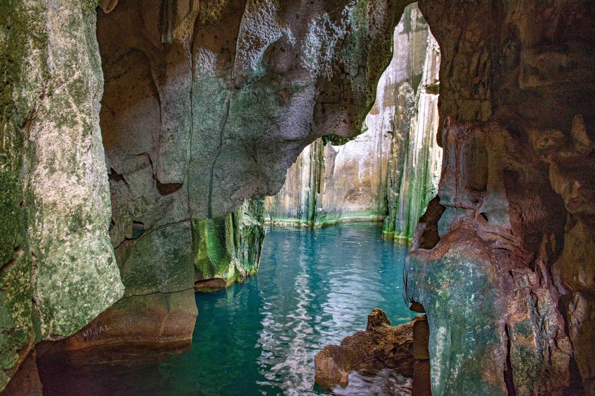 Grutas de Sawa-i-Lau