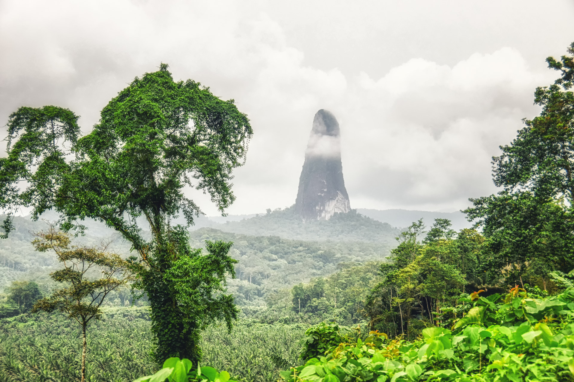 São Tomé - Pico Cão Grande